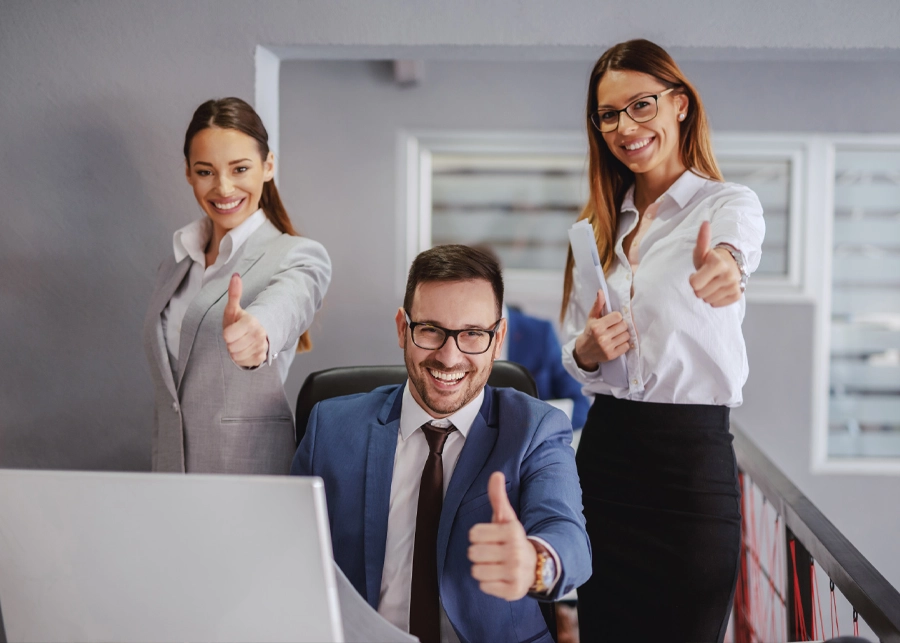 An employee planning to get a trade license while employed in Dubai.