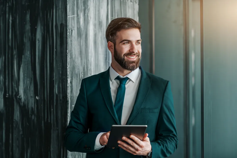 رائد أعمال يبحث عن أرخص طريقة لتأسيس شركة في الإمارات عام 2025
